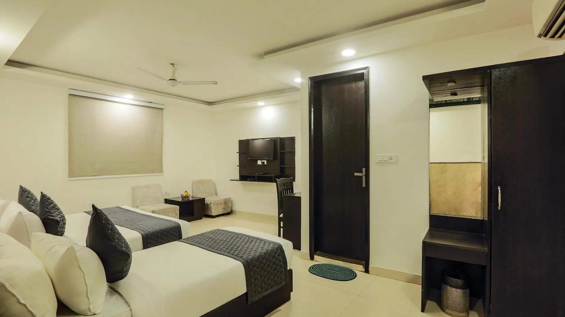 Hotel Belwoood Near Delhi Airport New Delhi 4*,  India