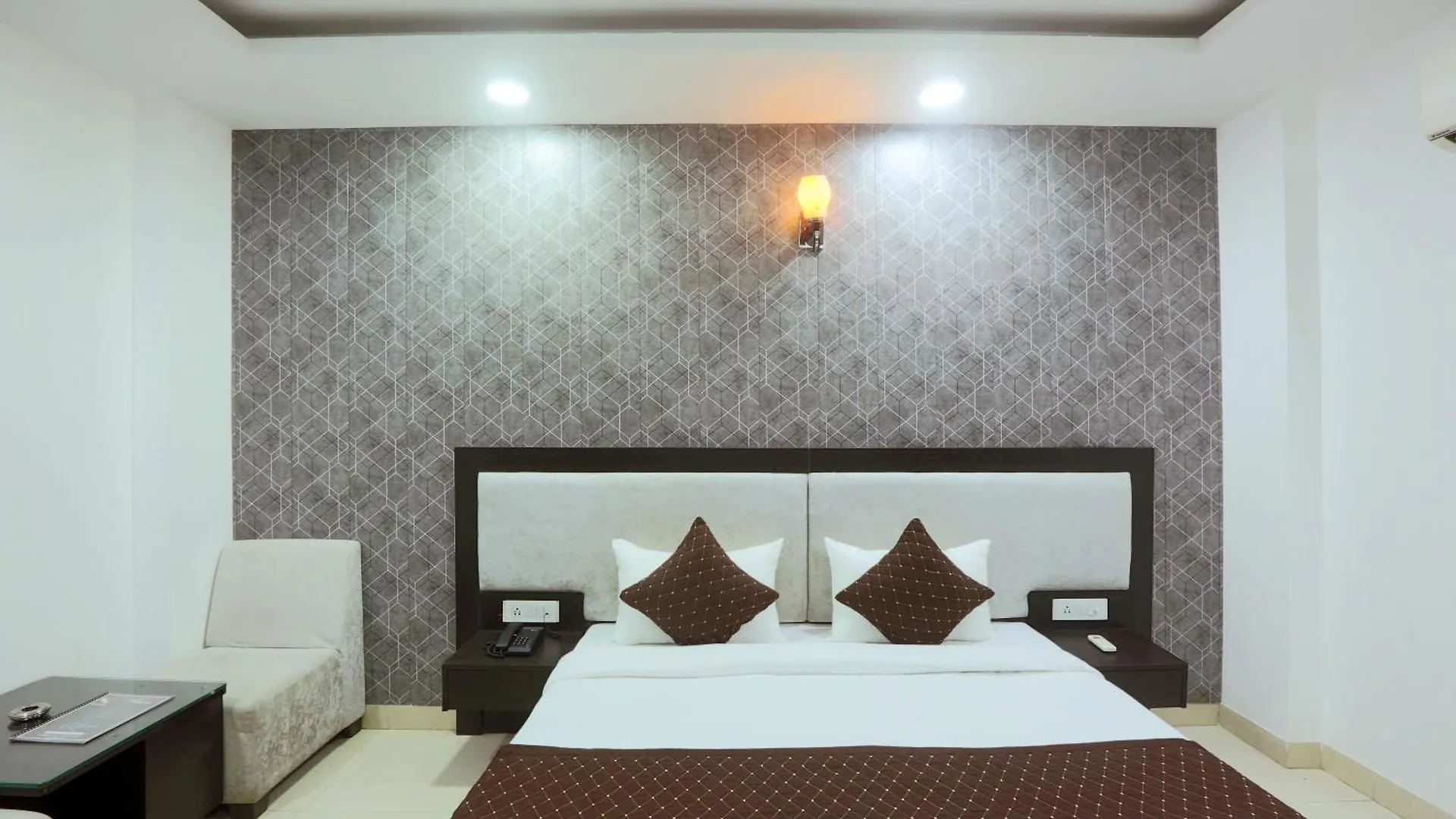 Hotel Belwoood Near Delhi Airport New Delhi 4*,  India