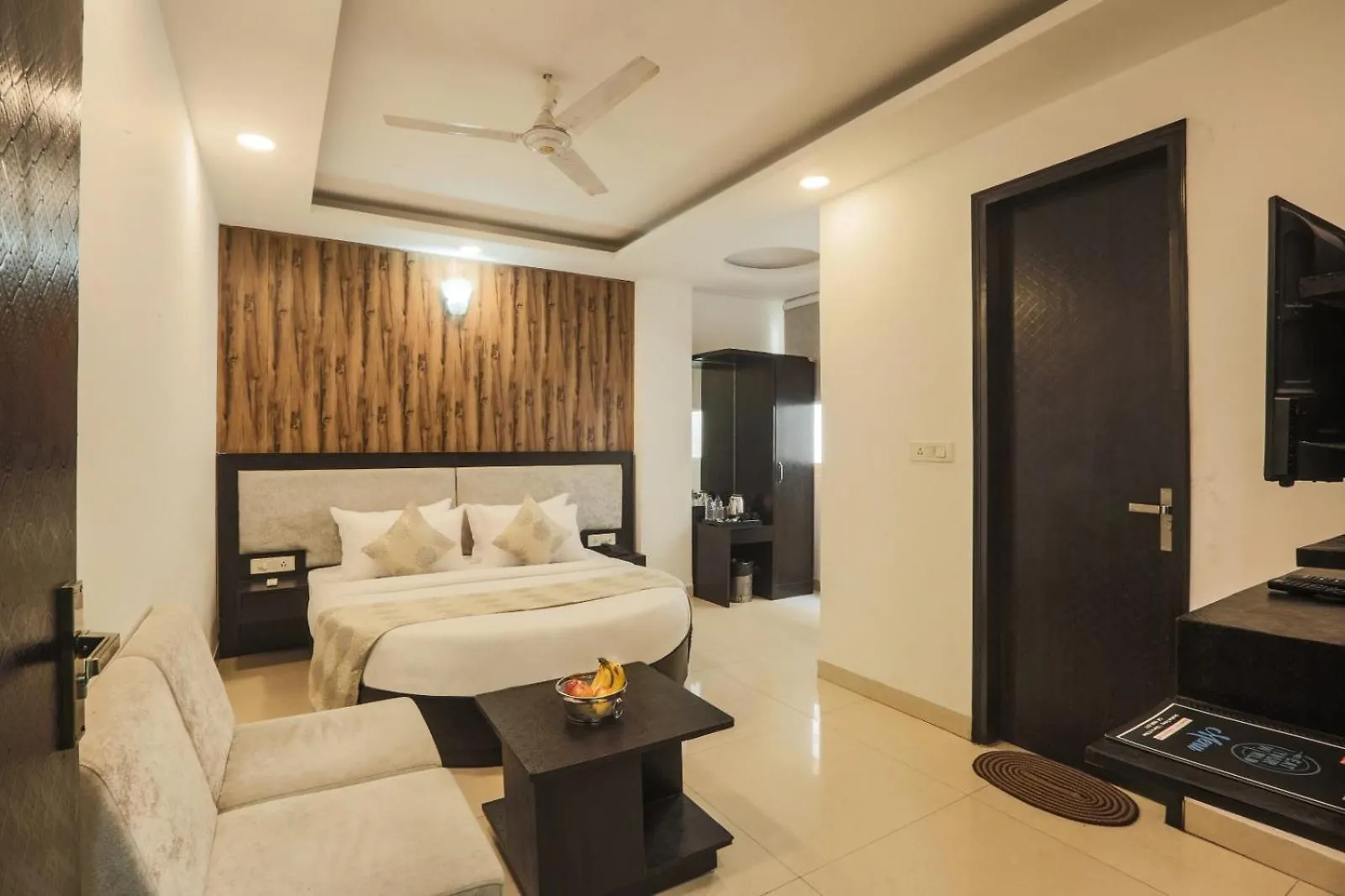 Hotel Belwoood Near Delhi Airport New Delhi